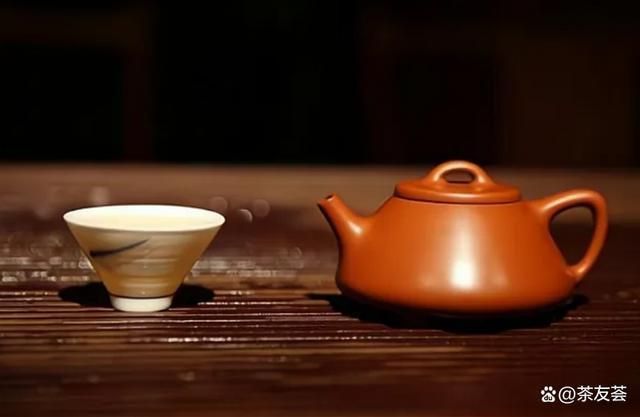 普洱茶紫砂壶冲泡技巧：投茶量、注意事项与壶型选择