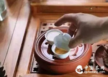 新 '普洱茶冲泡的必备工具——茶锤及其正确使用方法'