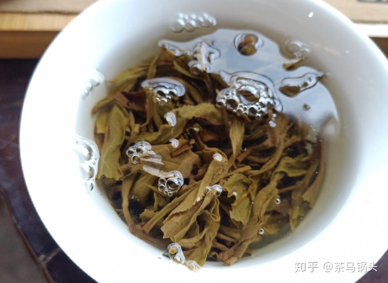 比较君子兰与普洱茶：哪一种口感更好？