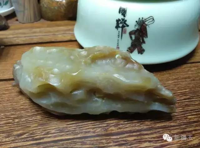 和田玉与若羌玉的区别：和田若羌料详解