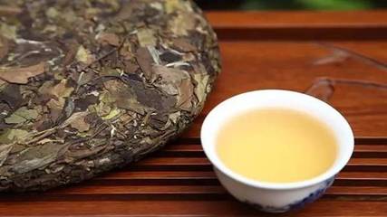 普洱茶饼与白茶饼：哪个更好喝？