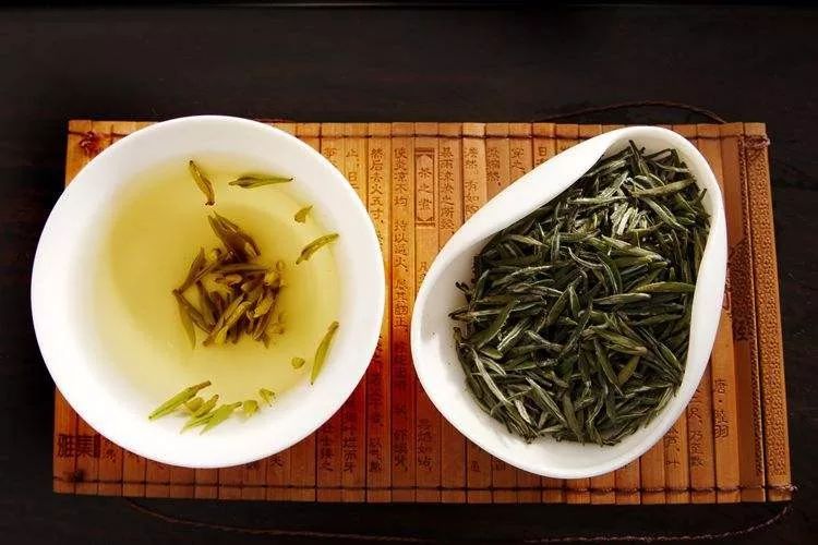 黄芽茶是什么茶：黄芽茶的功效、种类与制作方法，了解这一茶的全貌。