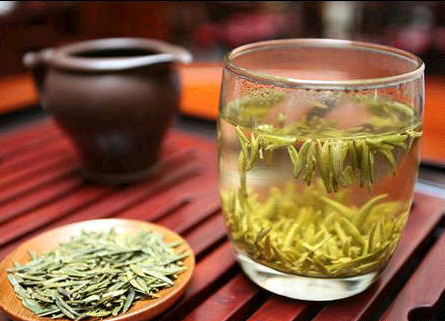 黄芽茶是什么茶：黄芽茶的功效、种类与制作方法，了解这一茶的全貌。