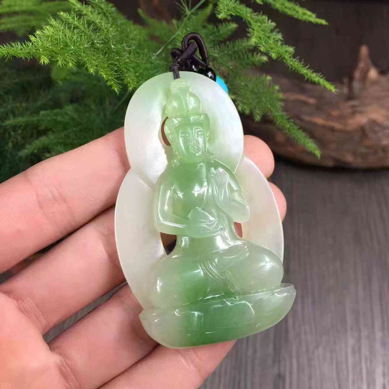 贵翠：一种玉石还是一种投资品？全面解析贵翠的性质、价值和购买建议