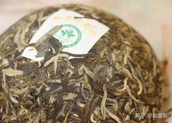 普洱茶的形状、品质特征及其影响：全面解析如何挑选与品鉴普洱茶