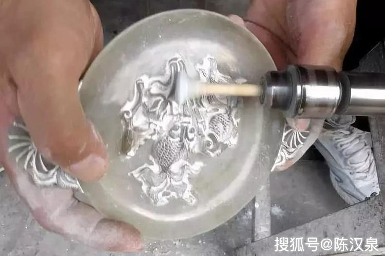 新 '为什么和田玉手镯的加工过程在项链制作之前？探寻加工工艺的奥秘'