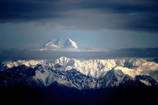 天山雪峰之争：冰翠白月光与飘花谁更胜一筹？