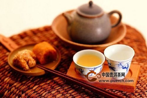 新月饼搭配普洱茶：硬质茶叶如何更美味地享用