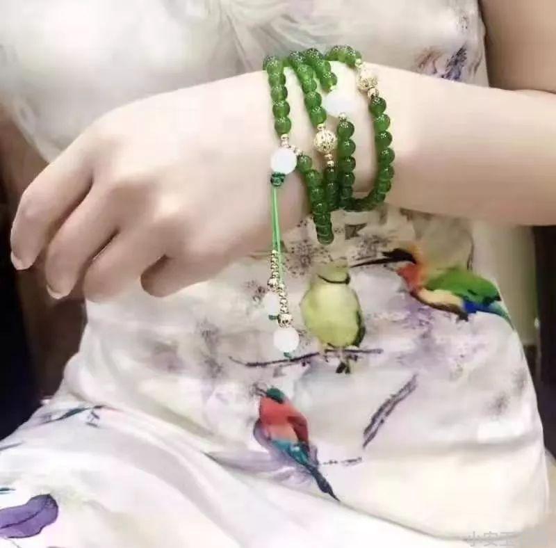 满身沁色的玉带在身上对身体好吗？女生适合穿戴吗？