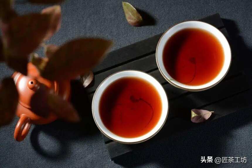 秋天喝普洱茶的好处、口感和选择：一篇全面指南