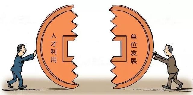 '运作模式探讨：线上线下结合的实质与意义'