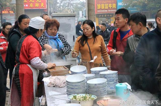 卖普洱茶的小     是什么人群