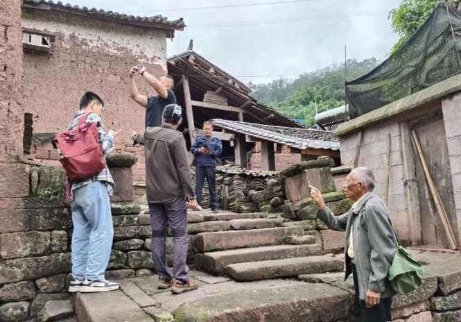 普洱地区的多元文化：探寻     在茶马古道上的历传承