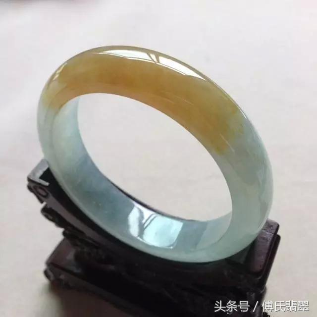 翡翠手镯中的天然冰黄宝石，稀有收藏品