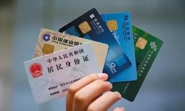 还完了信用卡要等多久才可以取钱：信用修复时间与恢复步骤