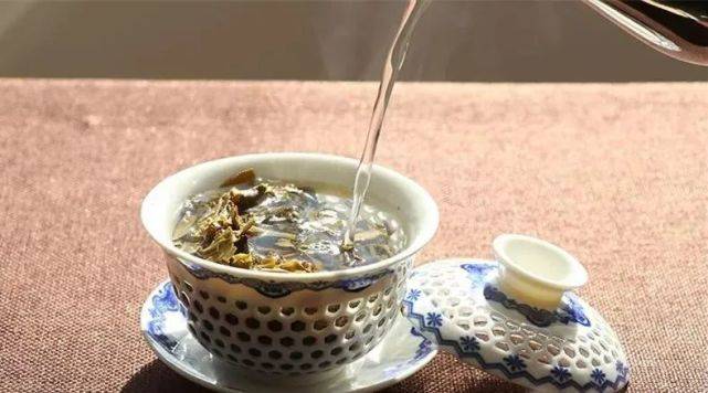 普洱茶冲泡技巧：为什么不能高冲？如何正确冲泡普洱茶？