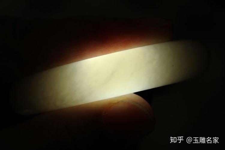 墨翠手镯絮状物存在：正常现象还是质量问题？