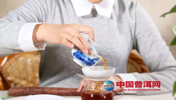 用手抓壶泡普洱茶的技巧与注意事项：确保品质与体验