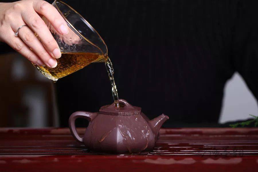 石红紫砂壶泡普洱茶佳选：什么茶配得上石红紫砂壶？