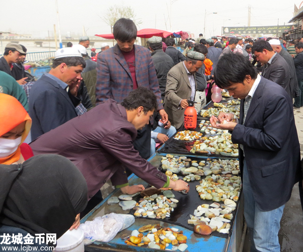 新疆和田玉籽料市场见闻