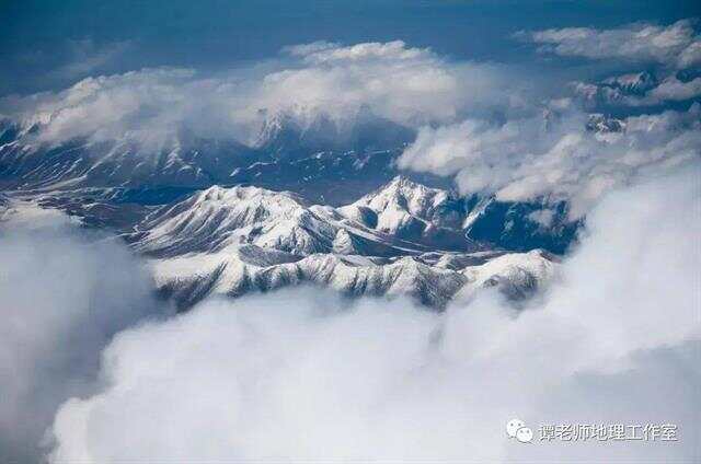 登昆仑山之巅，品味仙境玉英：一次难忘的自然探索