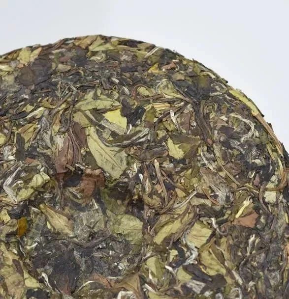 普洱茶压饼工艺的起源：追溯至何时？深入剖析其历沿革与独特魅力