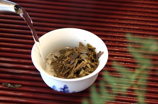 茶油在普洱茶中的运用：效果如何？如何鉴别优质茶油？一文解析