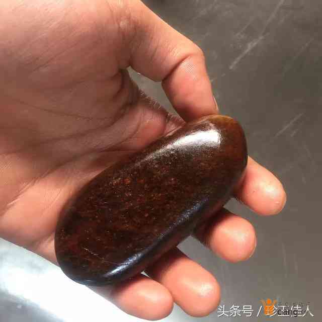 红沁和田玉籽料原石怎么包浆