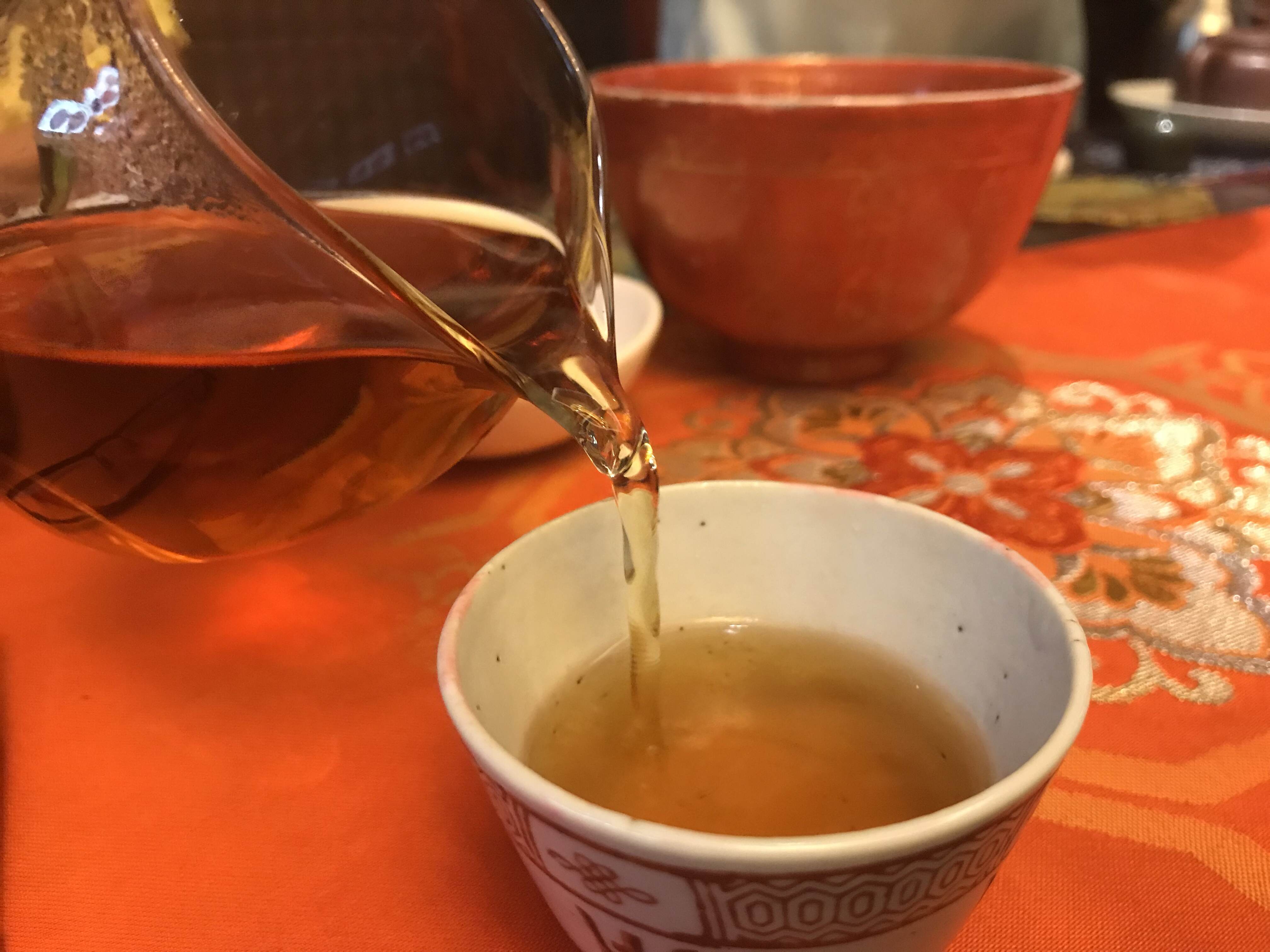 喝一杯82年的普洱茶好吗