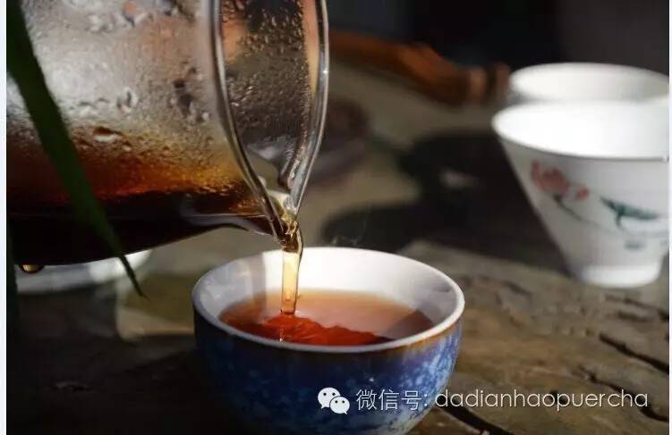 特别饿时喝普洱茶：减肥良方还是健隐患？