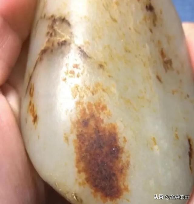 和田玉籽料都有皮吗？和田玉籽料的皮子是什么？有皮好还是没皮好？