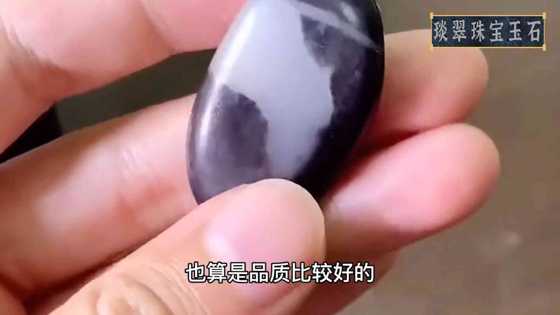 玉石籽料无毛孔是否正常？如何鉴别真假并评估其质量？