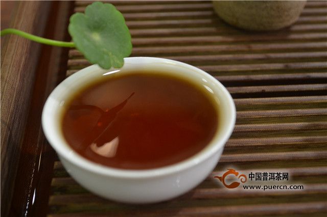 胃热症状下，普洱茶是否为理想之选？