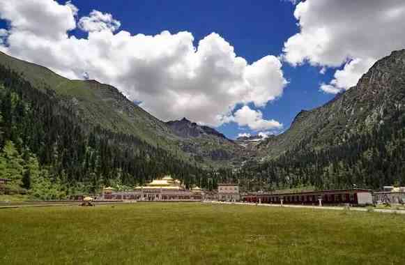 南岳衡山玉石之旅：探索神秘的玉石文化、欣赏秀丽的自然风光