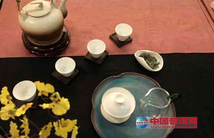 新同一茶席上，不同的普洱茶如何搭配？