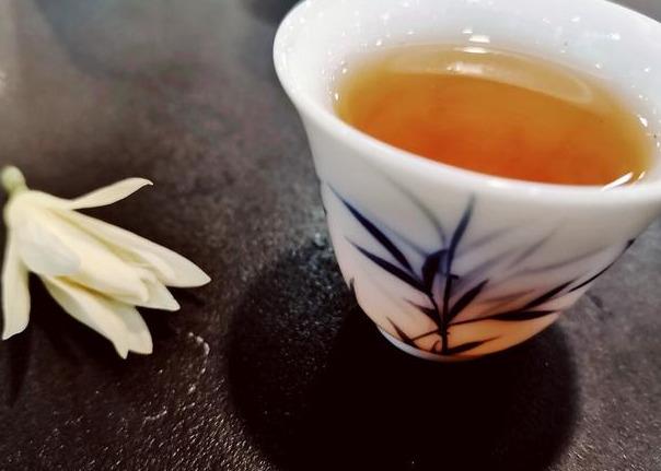 茉莉花茶的优质品种和口感特征：哪里的茉莉茶更令人醉？