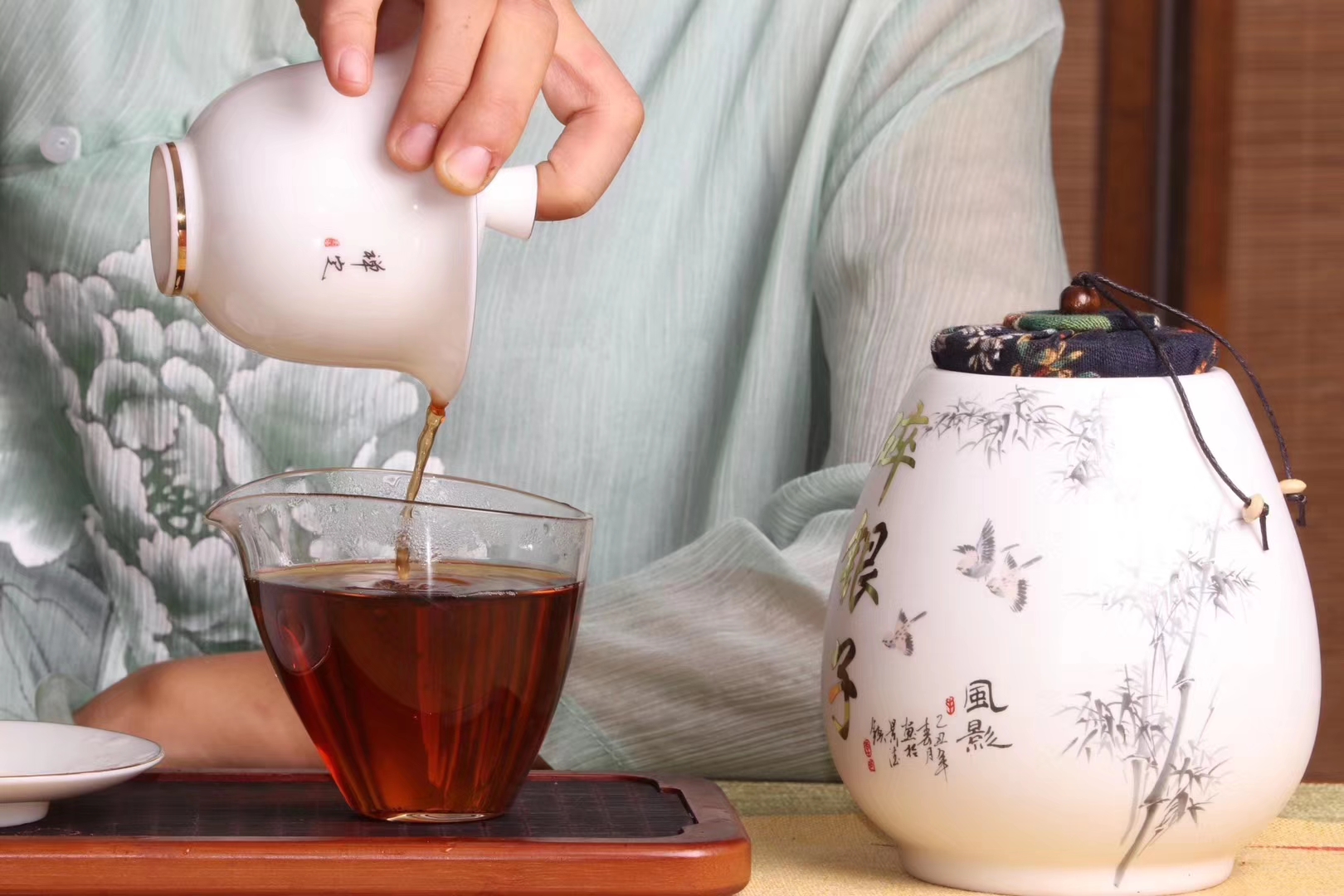 普洱茶需要发酵多久：了解普洱茶的发酵过程及适宜饮用时间