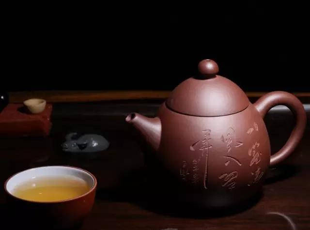 为什么茶壶最适合做普洱茶：探讨紫砂壶在普洱茶冲泡中的优势及价格原因