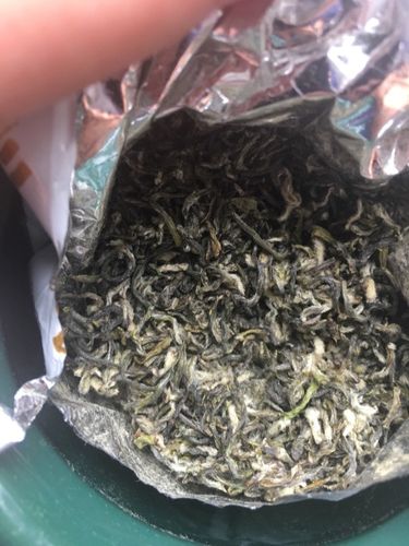 普洱茶金色霉点是否可饮用及是否有？如何处理？