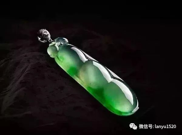 翡翠色斑：一种独特美感的颜色组合及其鉴别方法与保养技巧