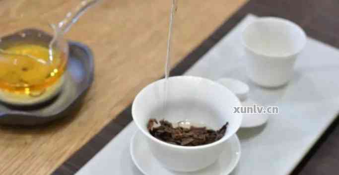 普洱茶冲泡步骤说明：从准备到倒出一整杯香浓的普洱茶