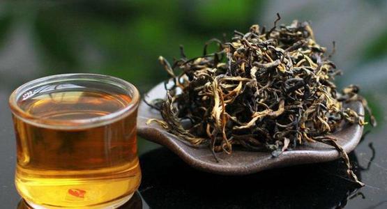 红茶、生普洱茶：口感对比与个人喜好分析