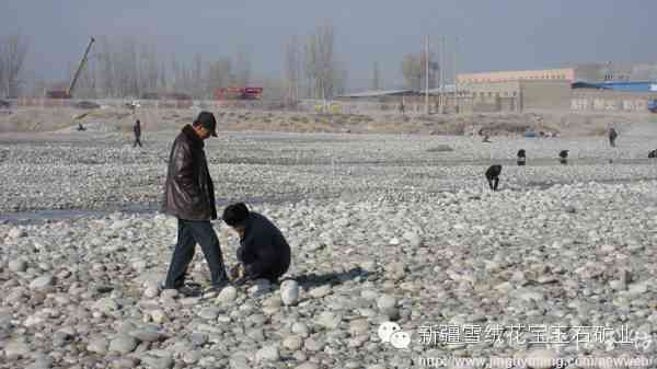 探寻新疆和田玉籽料的产地与挖掘过程：一份全面指南