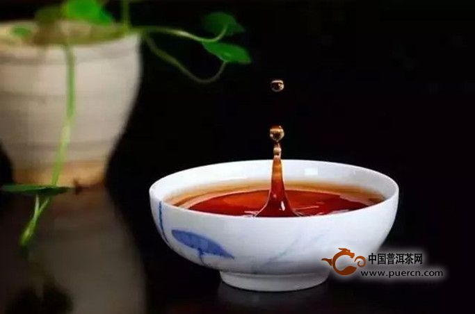 新 油腻食物后的普洱茶消食解腻：饮用时间与效果探讨