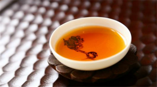 '梨膏糖泡茶喝：方法、安全性与影响'