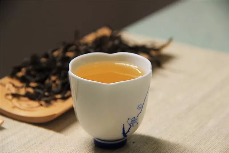 普洱茶：老砖茶的代表还是独立的茶类？探讨普洱茶与老砖茶的关系