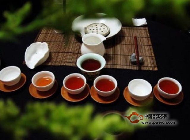 探究普洱茶尾水变黄之谜：成分、品饮与健影响