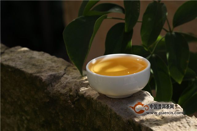 普洱茶冬天喝好不好？普洱茶冬喝的对比及适宜性