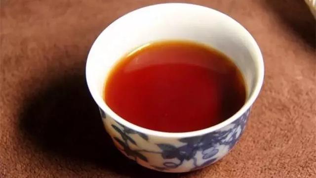 普洱茶上飘的油是什么-普洱茶上飘的油是什么油