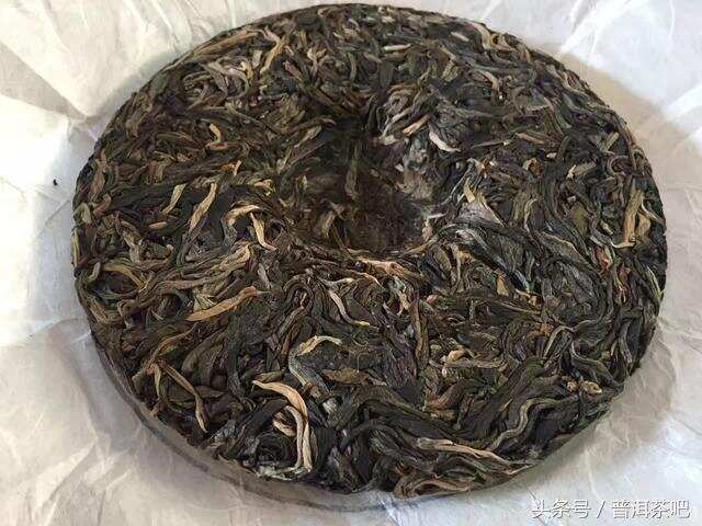 普洱茶饼黄色物质可食用吗？有吗？